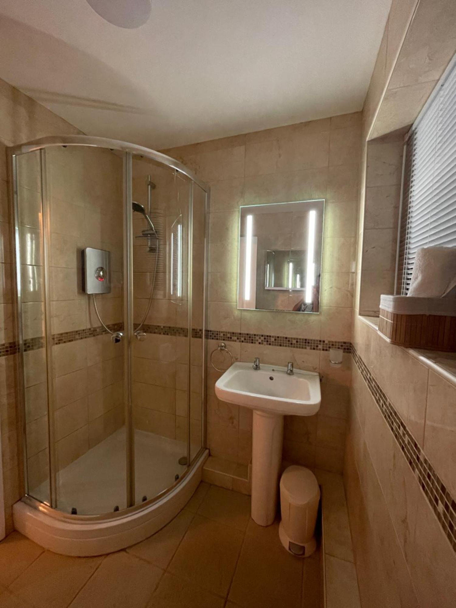 Look No Further Gorgeous Newly Renovated Contemporary Chalet Sandown Bay Holiday Centre Buitenkant foto