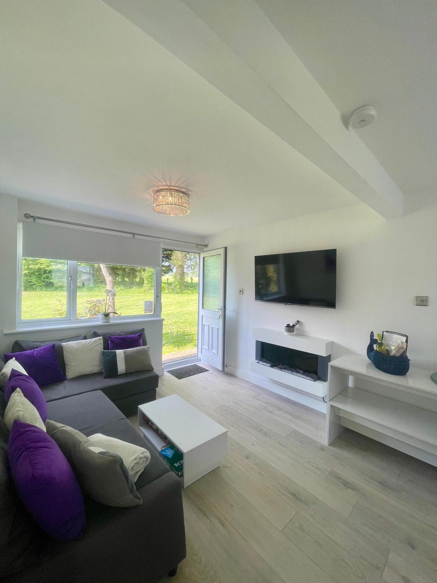 Look No Further Gorgeous Newly Renovated Contemporary Chalet Sandown Bay Holiday Centre Buitenkant foto